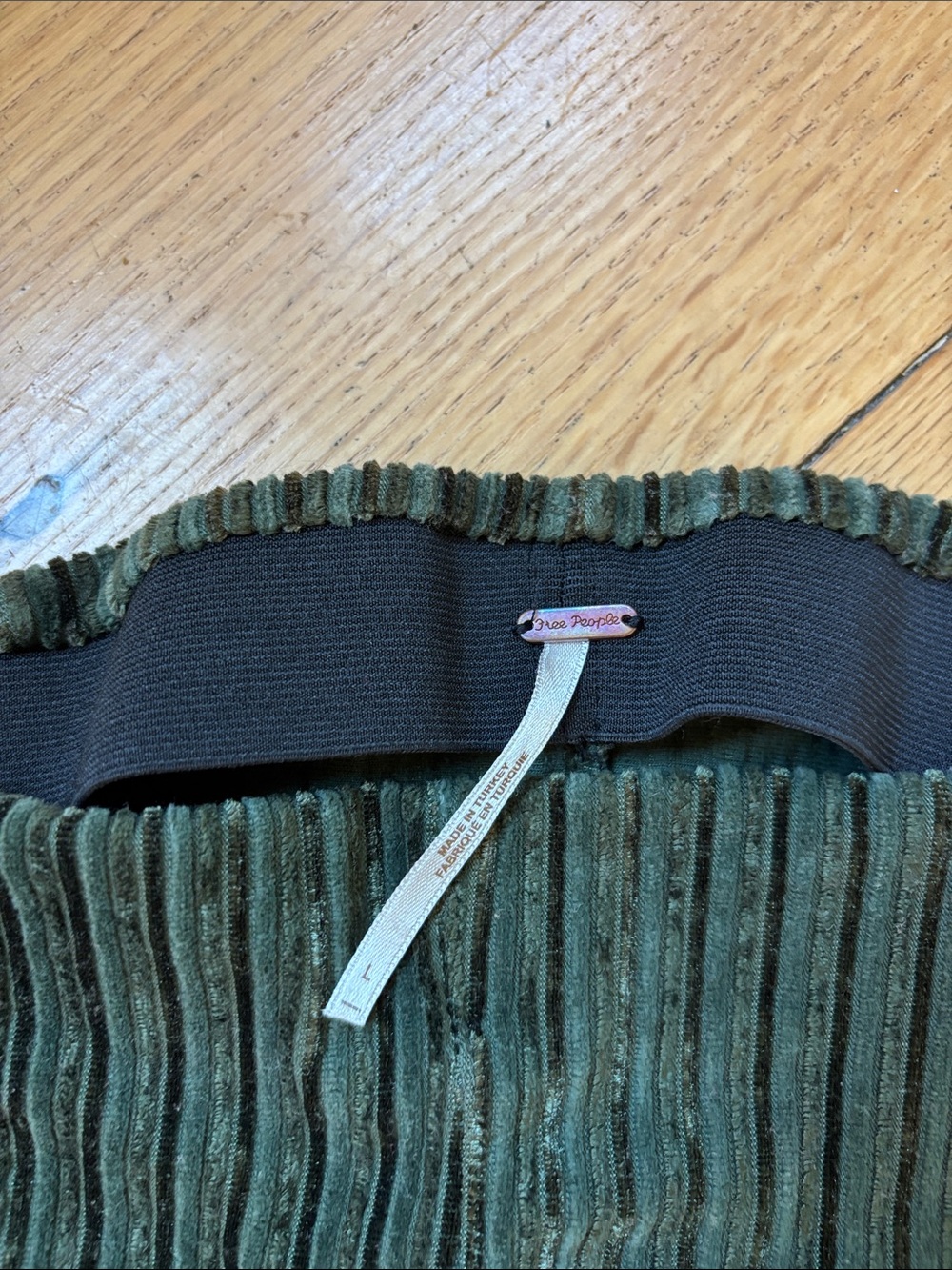 Free People Retro 70s Penny Pull-On Velvet Flare Pants Night Forest Green
Large - Picture 10 of 11